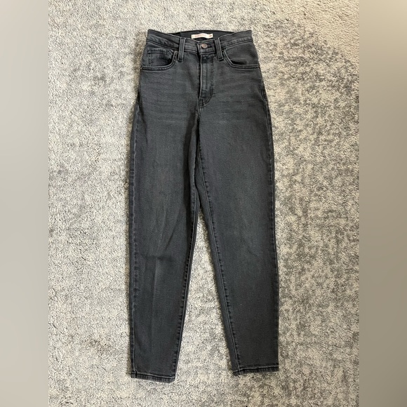 Levi’s High Waisted Mom Jeans EUC - Picture 4 of 5